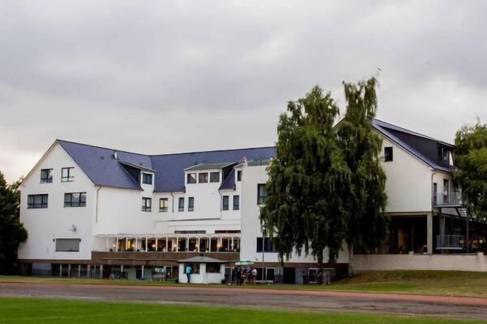 Erbenholz Hotel and Restaurant 35/40