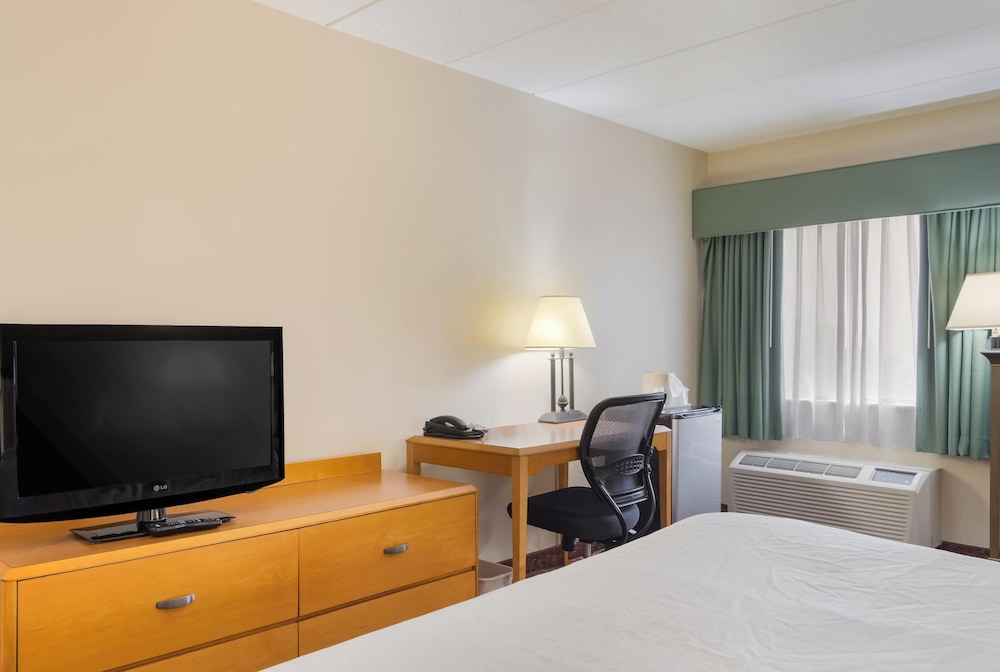 All Seasons Inn & Suites Smithfield Providence 27/36