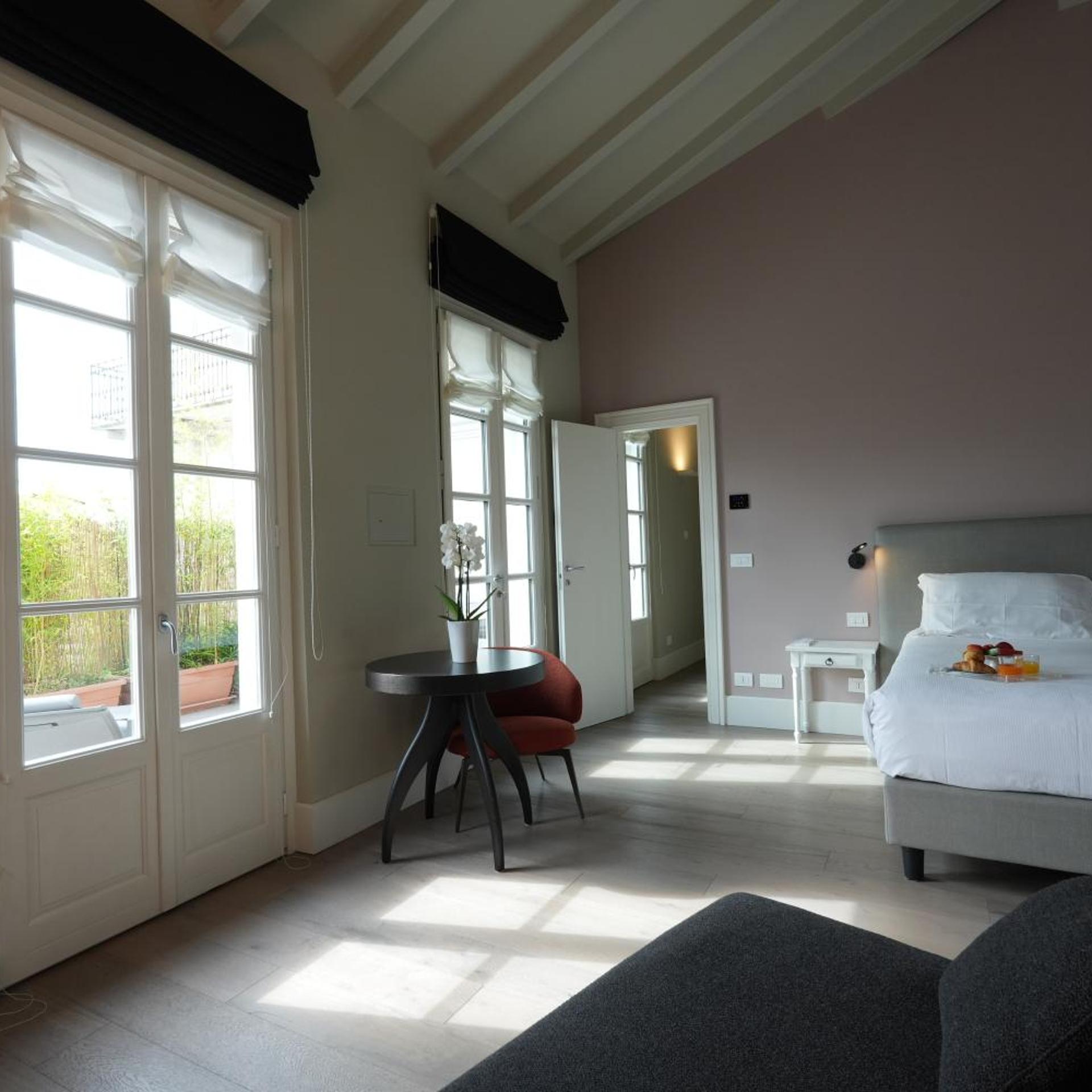 Suite, Partial Lake View