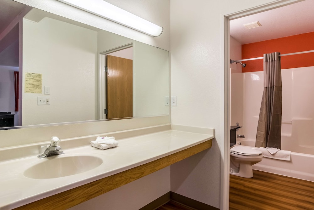 غرفة قياسية بسريرين كوين للمدخنين، Motel6 Barkeyville, PA 5/5