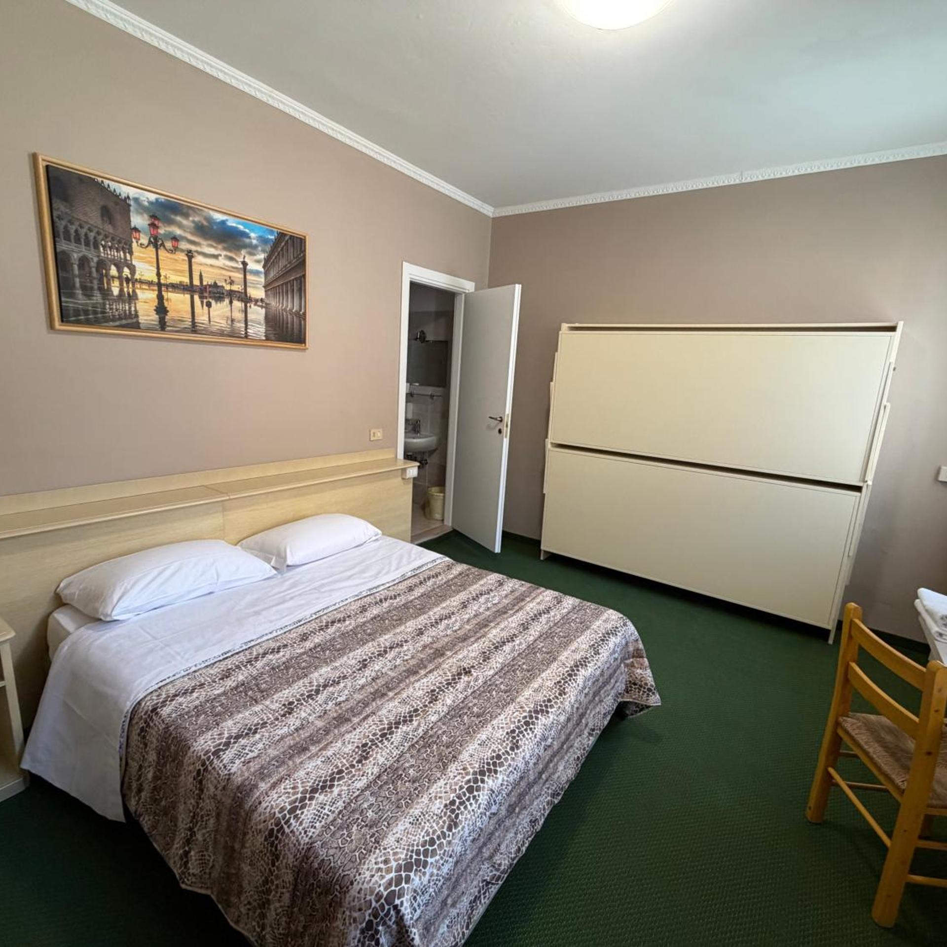 Room, Quadruple