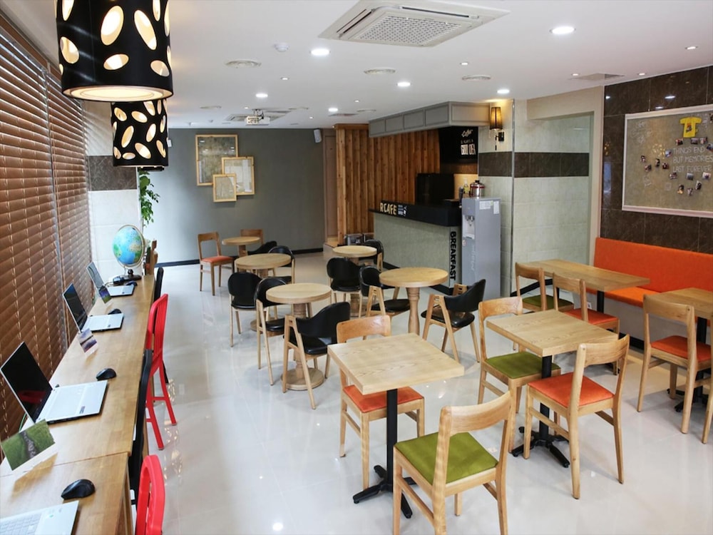 Jeju R Hotel Guest House Hostel 45/60