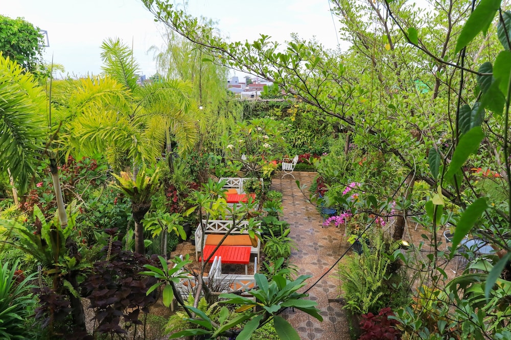 Labuana Homestay & Cafe Garden by ZUZU 22/26