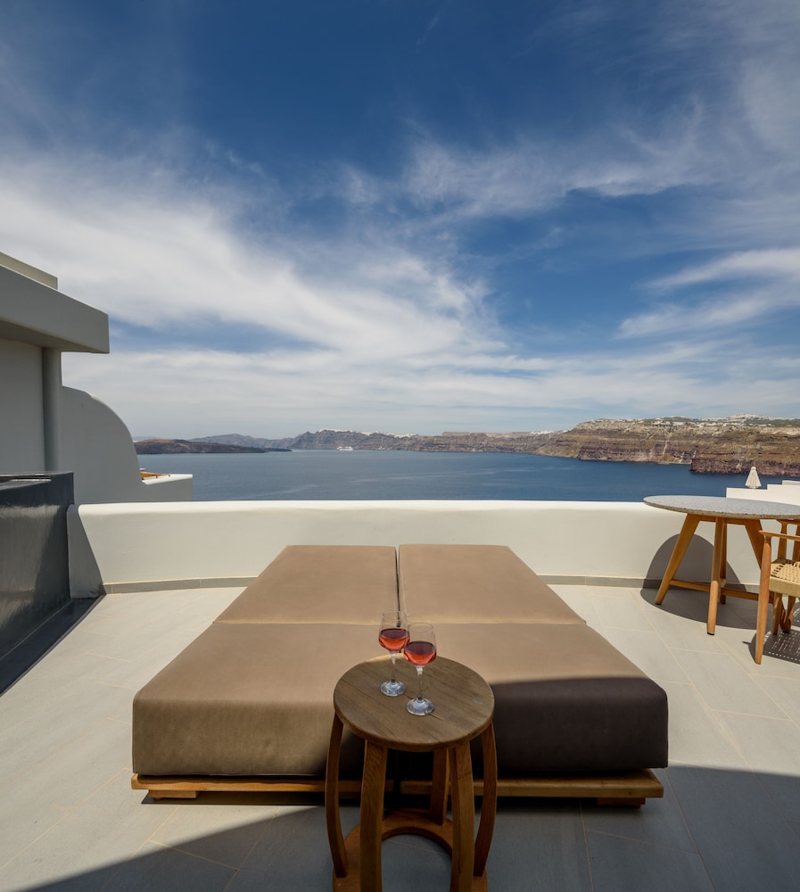 Neptune Luxury Spa Suites 53/72