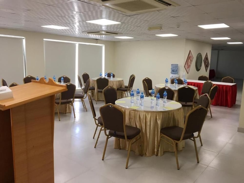 Muscat Hills Hotel 52/63