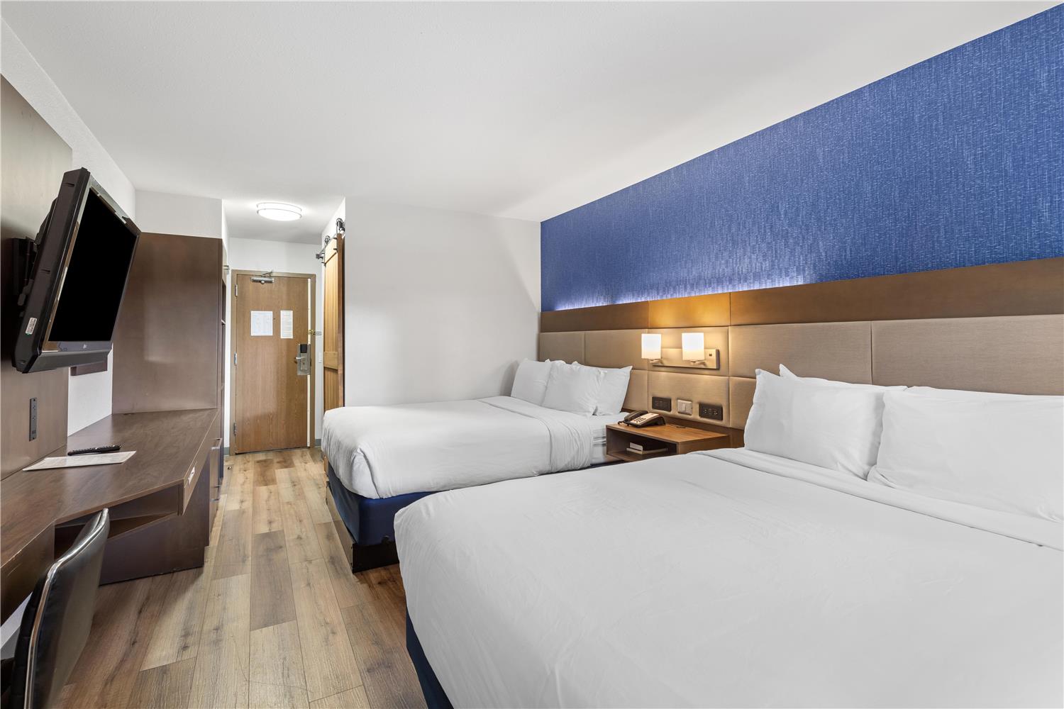 غرفة بسريرين كوين بشرفة، SureStay Plus Hotel by Best Western Mammoth Lakes 2/4