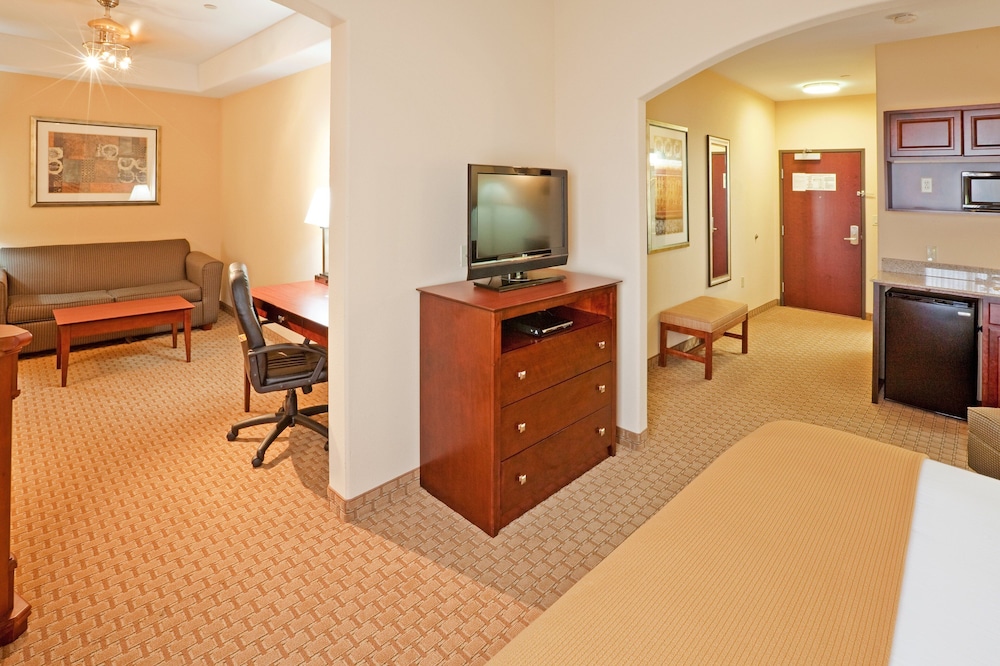 Holiday Inn Express Hotel Suites Guymon 54/69