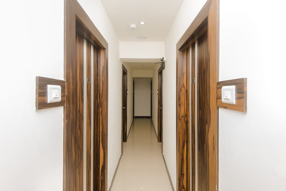 Oyo 13511 Hotel Gems 13/15
