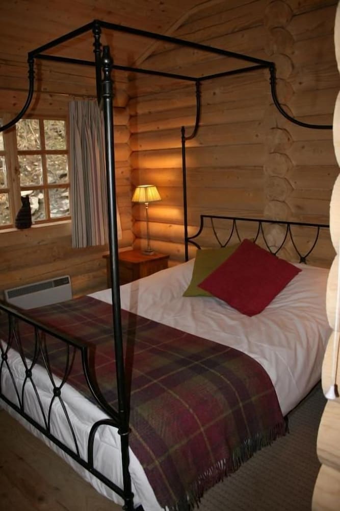 Bcc Loch Ness Log Cabins 11/46