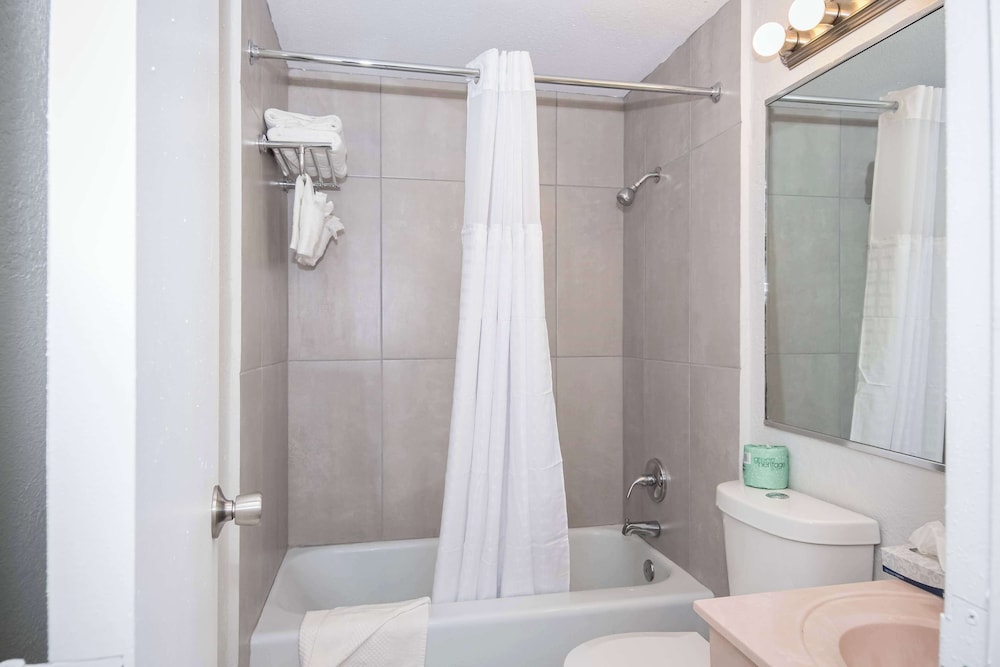 DEVELOPER INN ORLANDO NORTH, A BAYMONT BY WYNDHAM detail