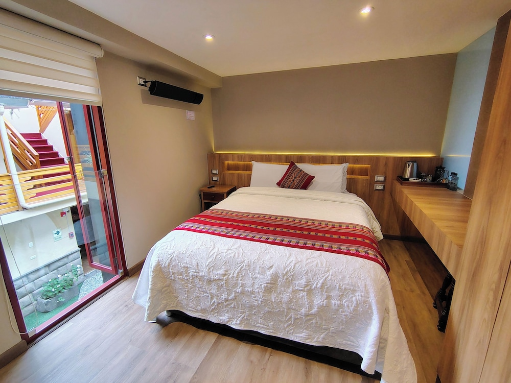 DELUXE, DOUBLE BED
