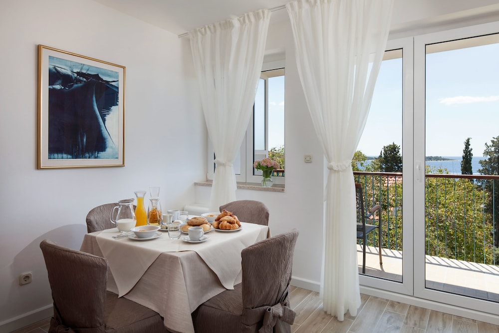 Pharia Aparthotel 48/61
