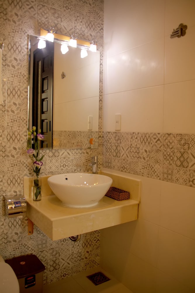 Flora Hotel Hue 74/75