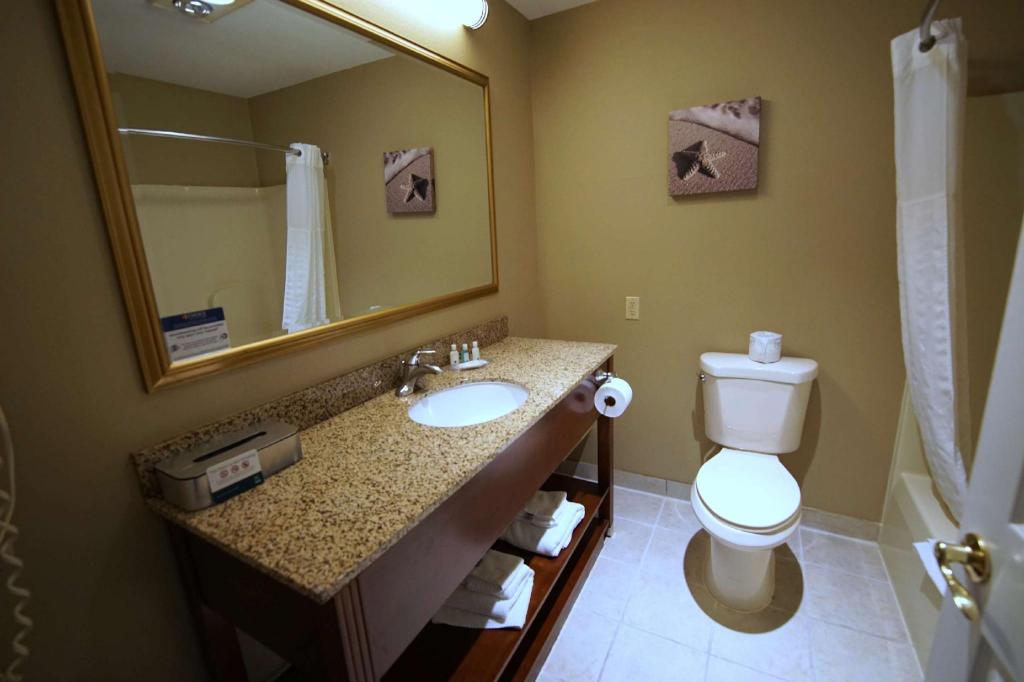 Upgrade, 2 Double Beds، Quality Inn & Suites Georgetown - Seaford 3/4