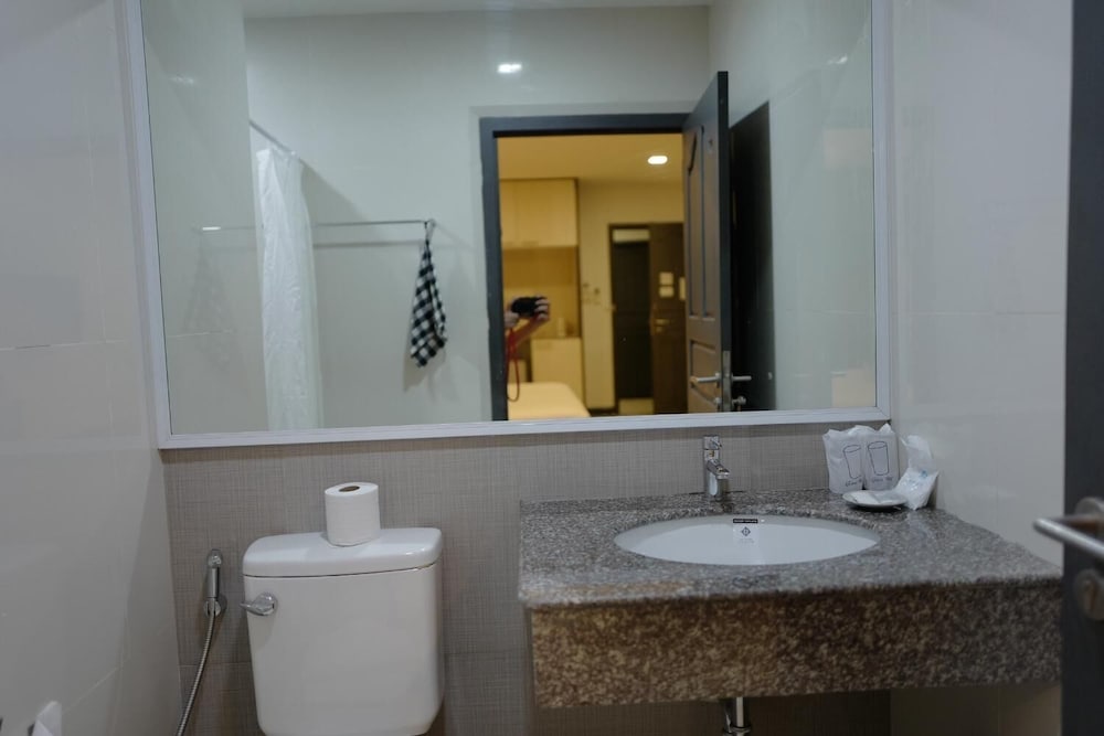 Atsakon Hotel 24/25
