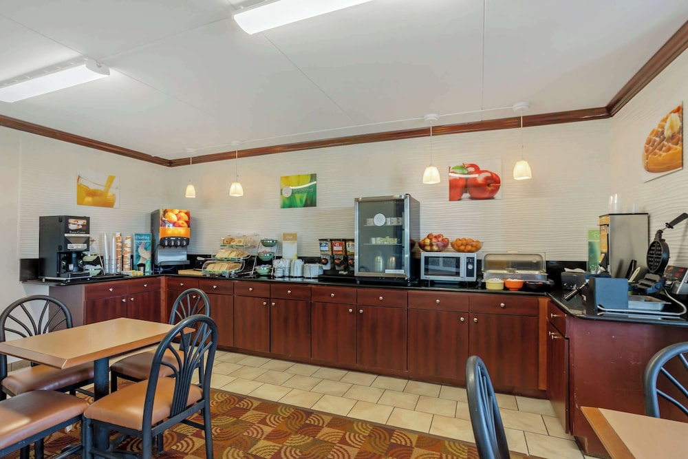 Quality Inn Enola - Harrisburg 47/60