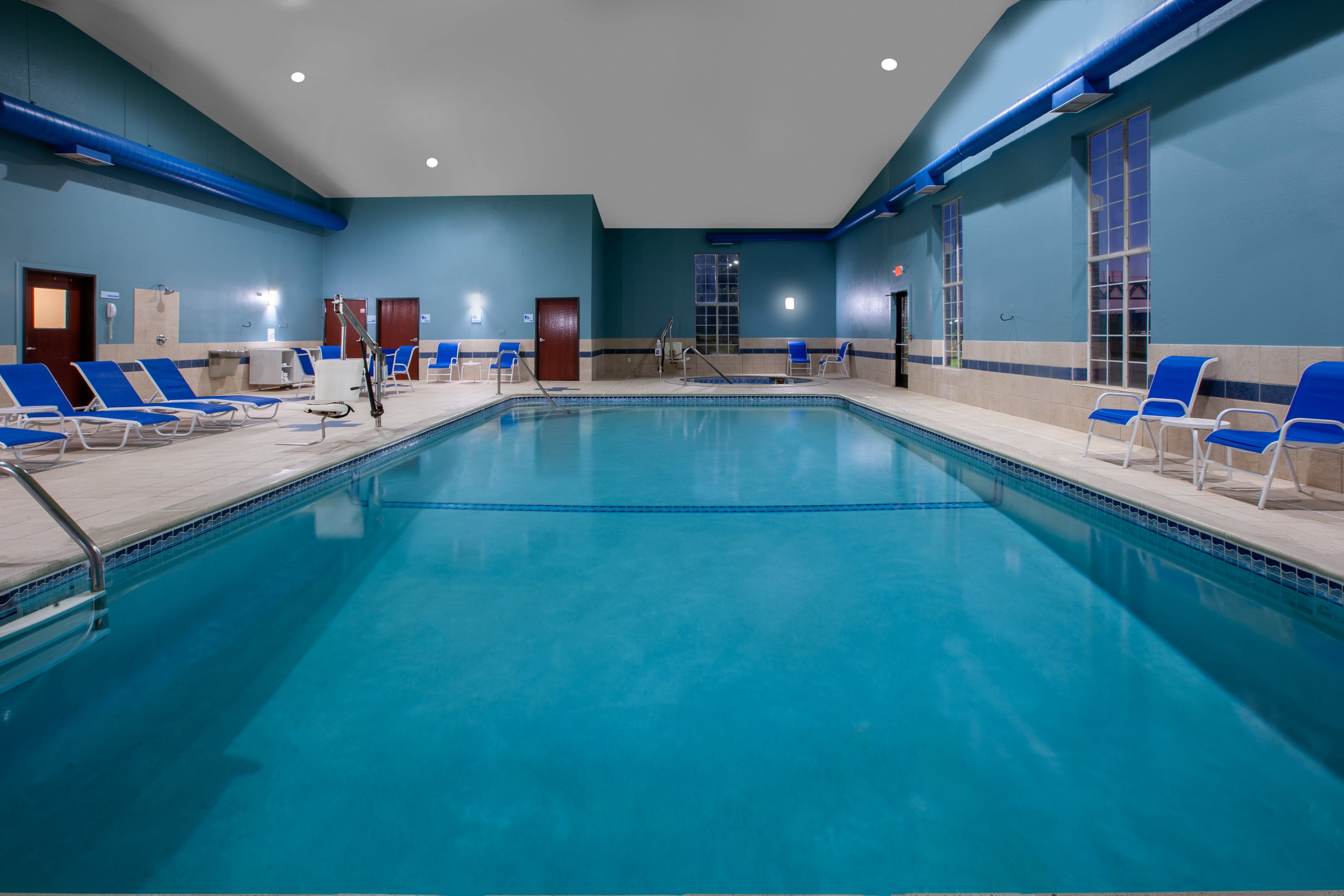 Holiday Inn Express Hotel Suites Woodhaven 37/59