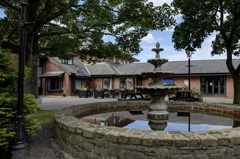 Holiday Inn Manchester - Oldham, an IHG Hotel 46/48
