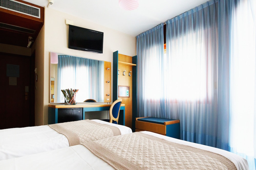 ROOM, DOUBLE OR TWIN BED, SEA VIEW