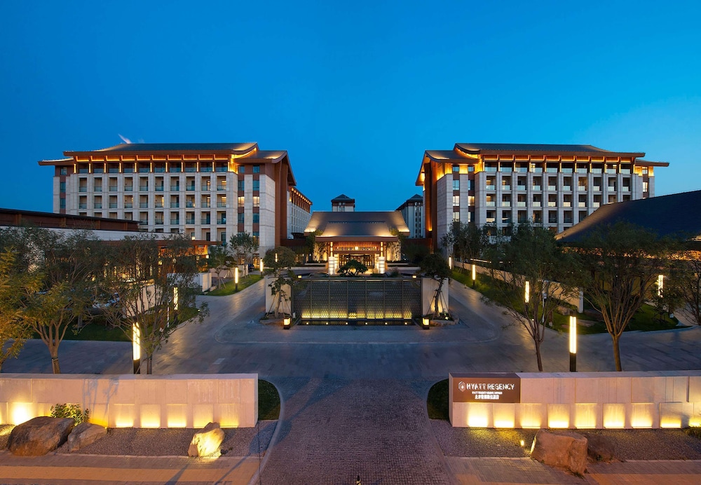 Hyatt Regency Beijing Shiyuan 35/40