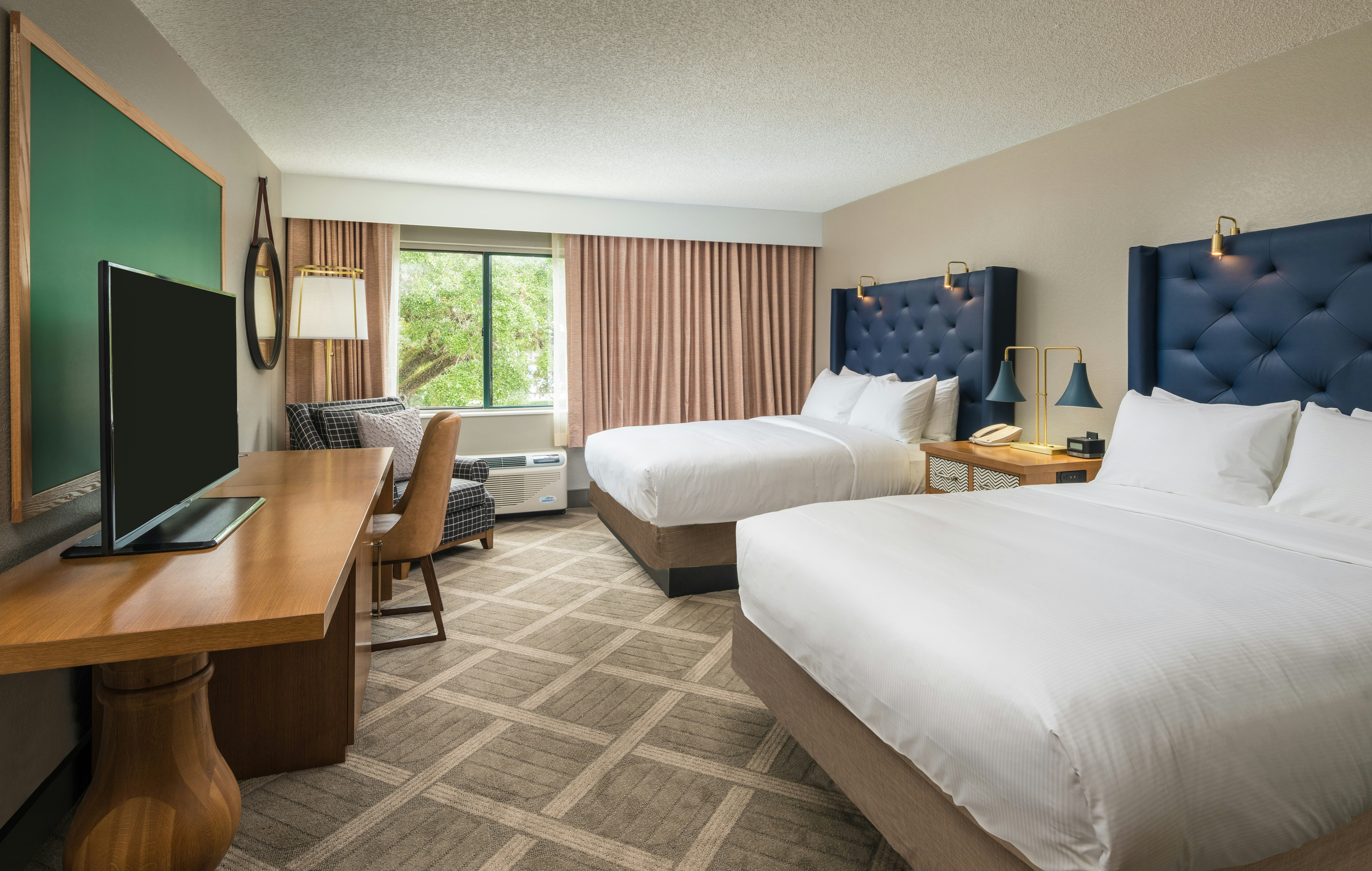 DELUXE, 2 QUEEN BEDS, BALCONY