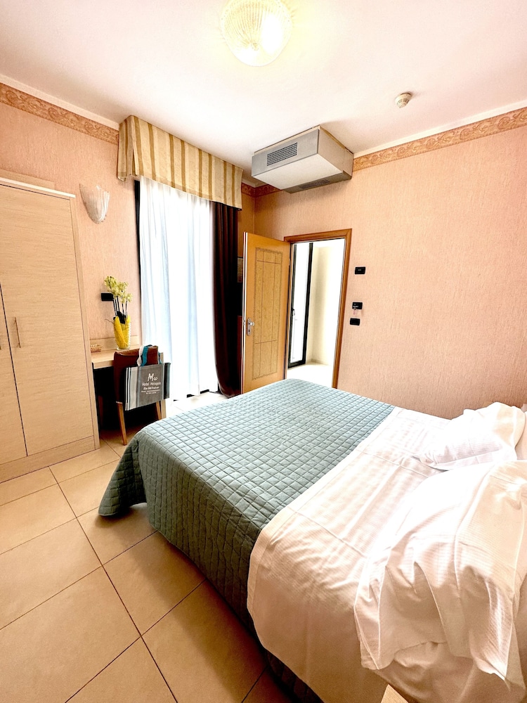 ROYAL, DOUBLE BED