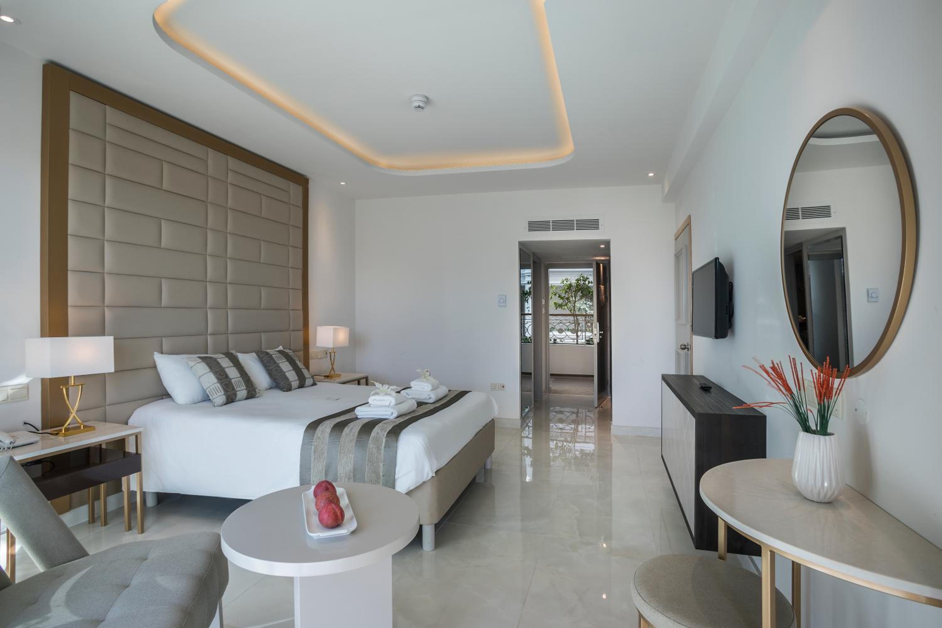 Standard, Double or Twin Bed, Side Sea View