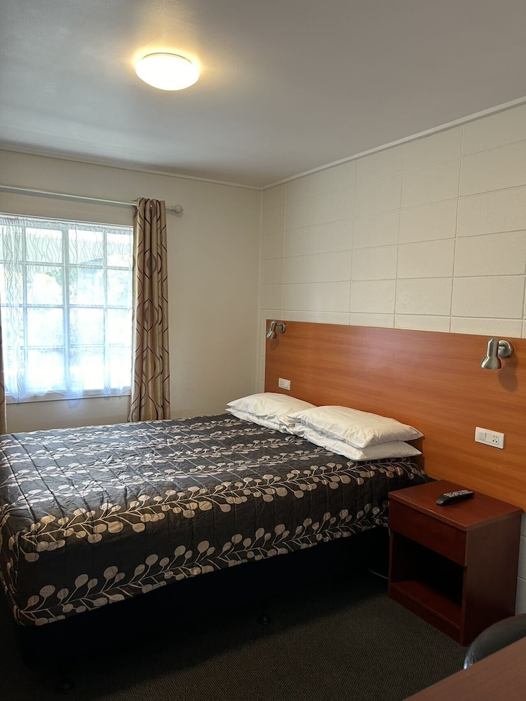 Tudor Motor Lodge 22/47