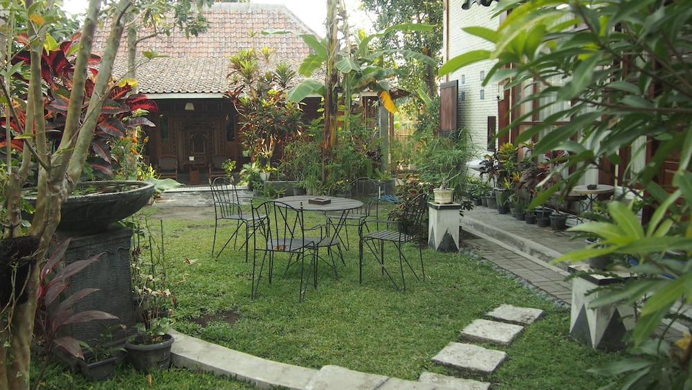 The Riverside Javanese Cottages 31/45