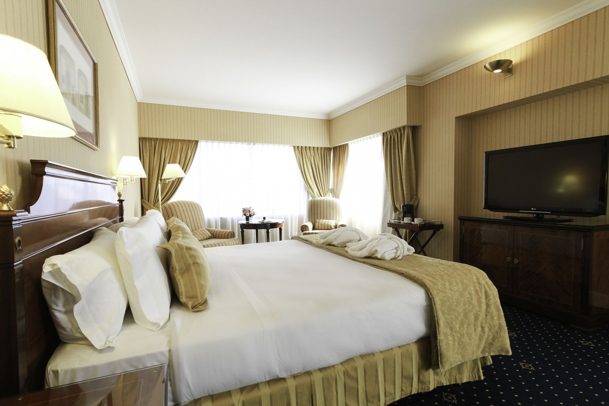 جناح ركني بسرير كينج، Hotel Emperador Buenos Aires 3/10