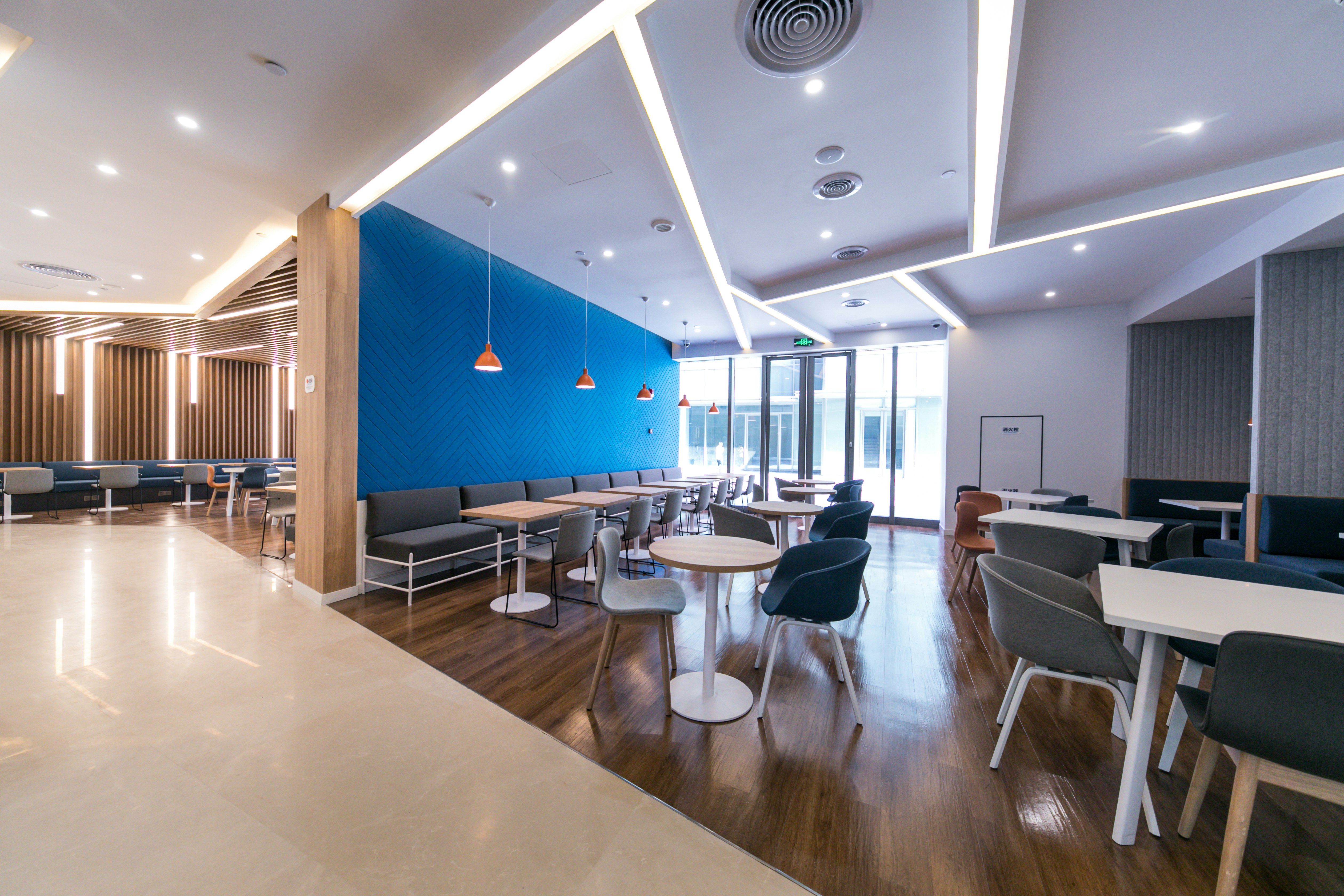 Holiday Inn Express Shanghai Tangzhen 46/63