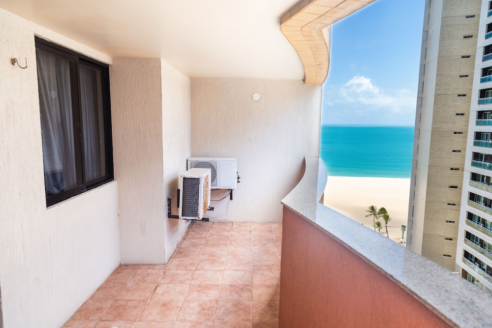 Plaza Praia Suites 36/75