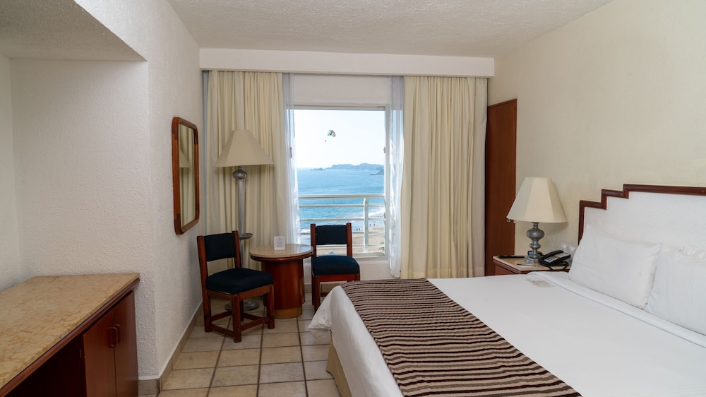 Emporio Ixtapa 13/50