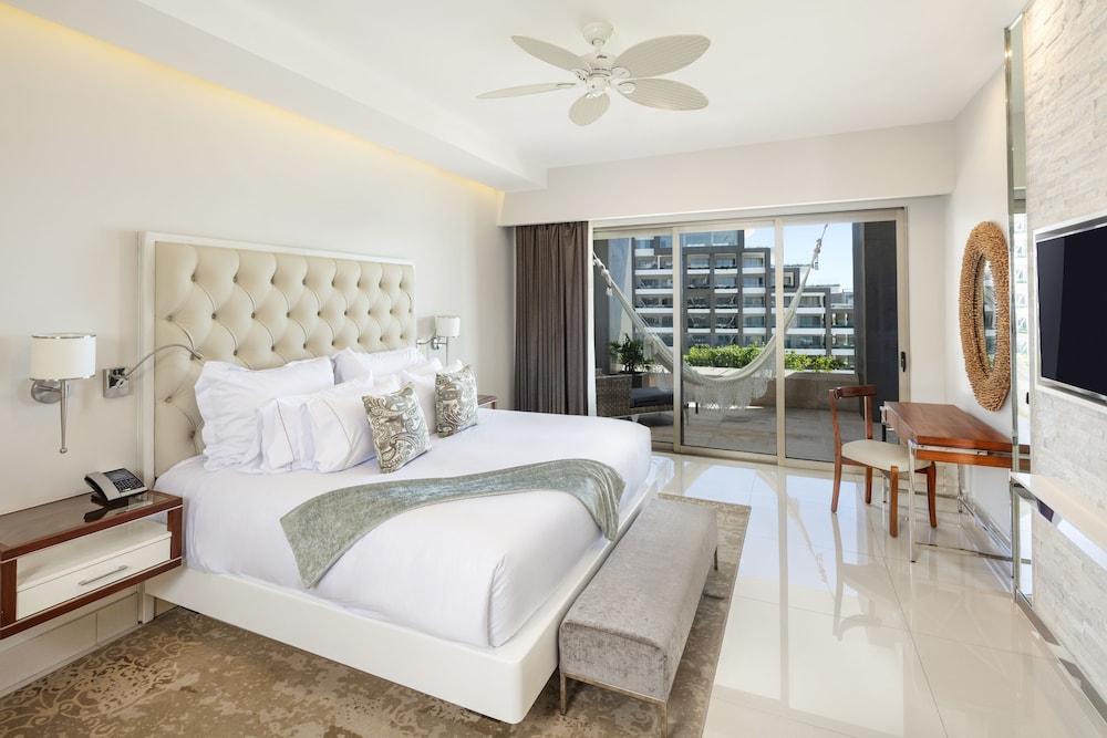 3 Bedrooms, Suite, 2 King Beds, 2 Queen Beds, Ocean View
