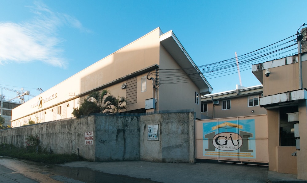 RedDoorz at Grand Apartelle Hernan Cortes Cebu 3/38