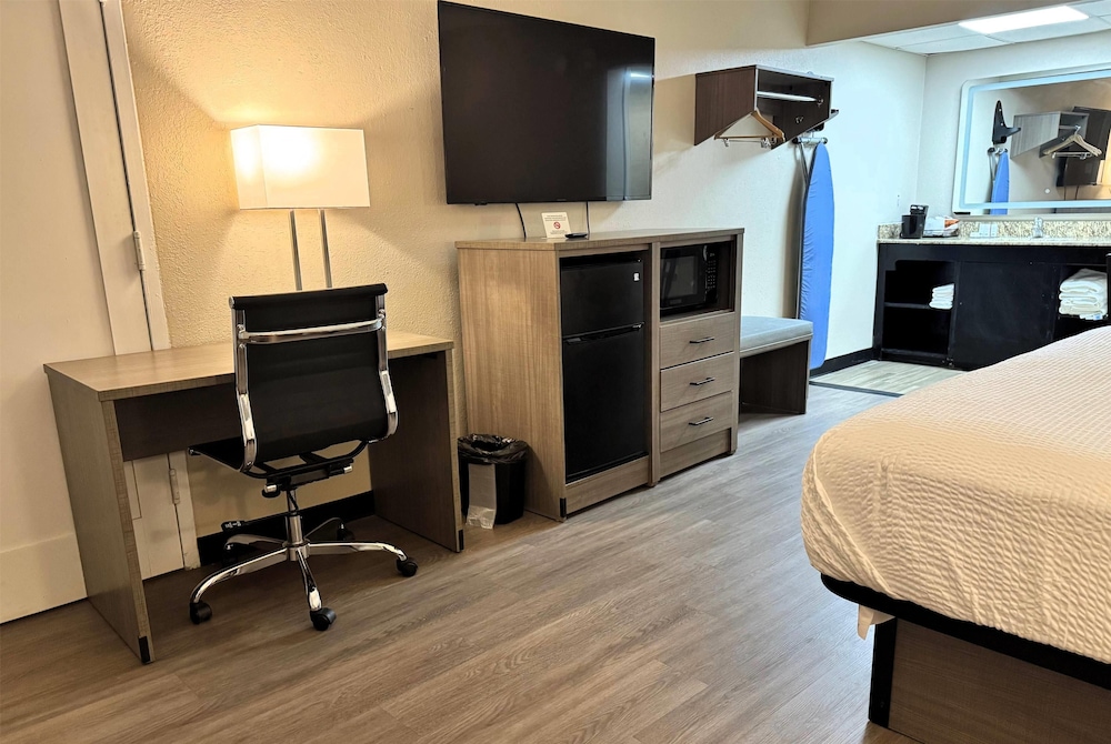Baymont by Wyndham Corpus Christi Airport photo3