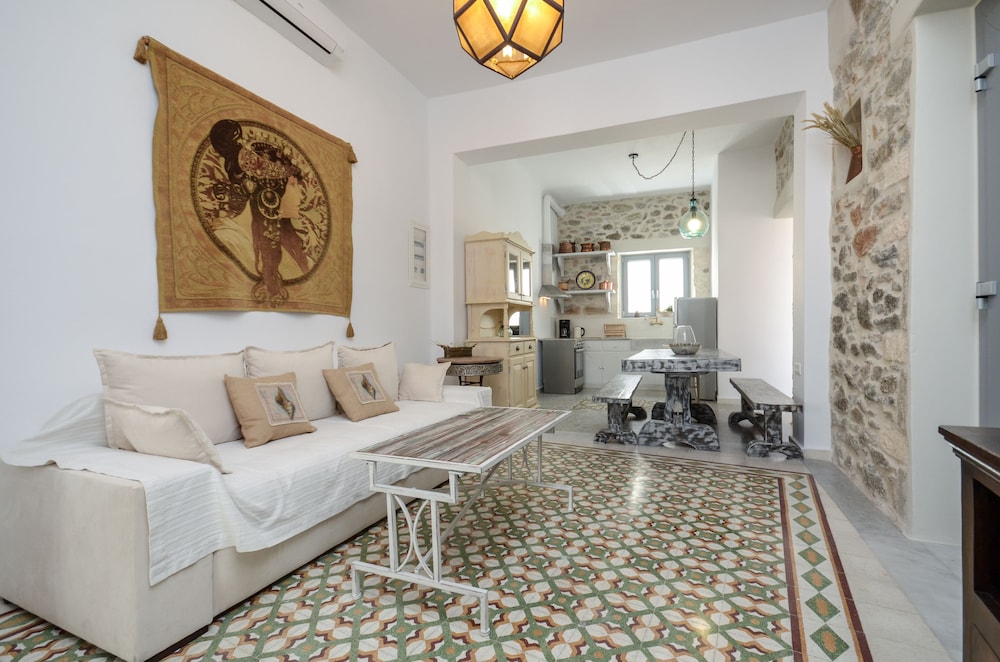 Naxos Center Houses 21/50