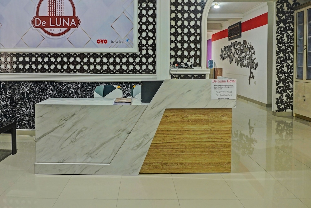Super OYO 92518 De Luna Hotel 6/27