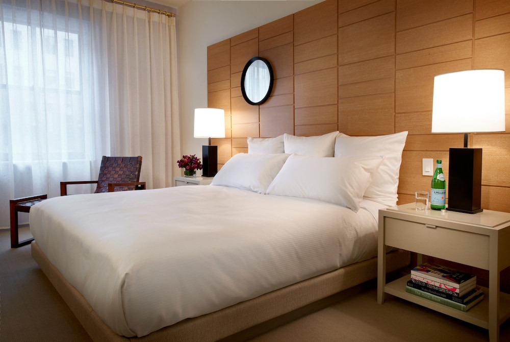 STUDIO, KING BED