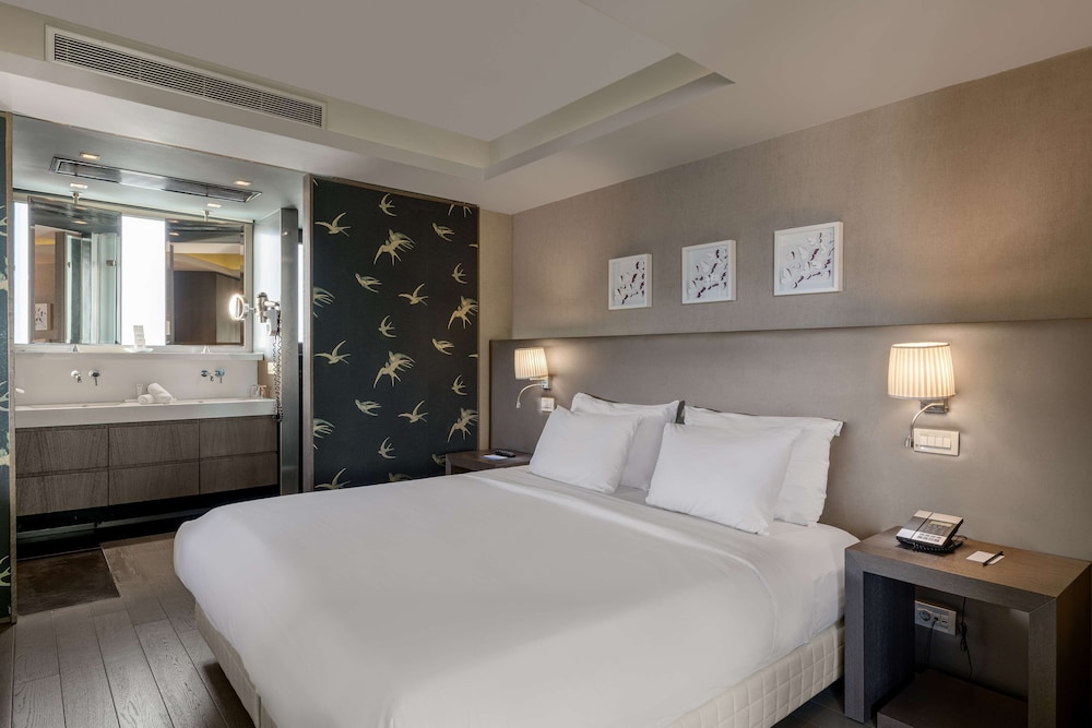 Suite, King Bed, Acropolis View