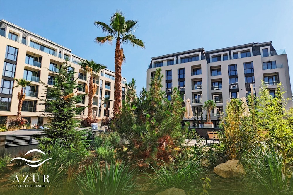 Azur Premium Resort 8/75