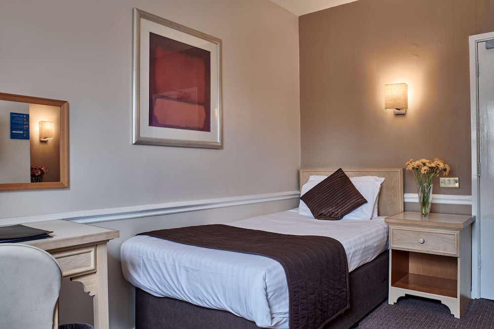 The Regency Hotel Solihull Formely Corus Solihull Hotel 11/35