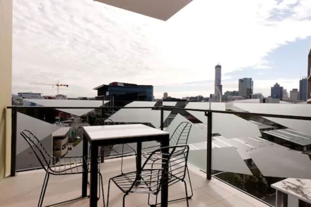 Vine Serviced Apartments 32/36