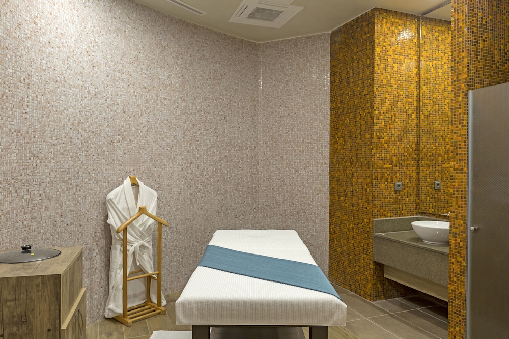 Royal Seginus Hotel 36/68