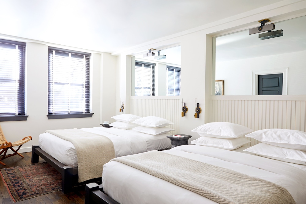 2 Queen Beds