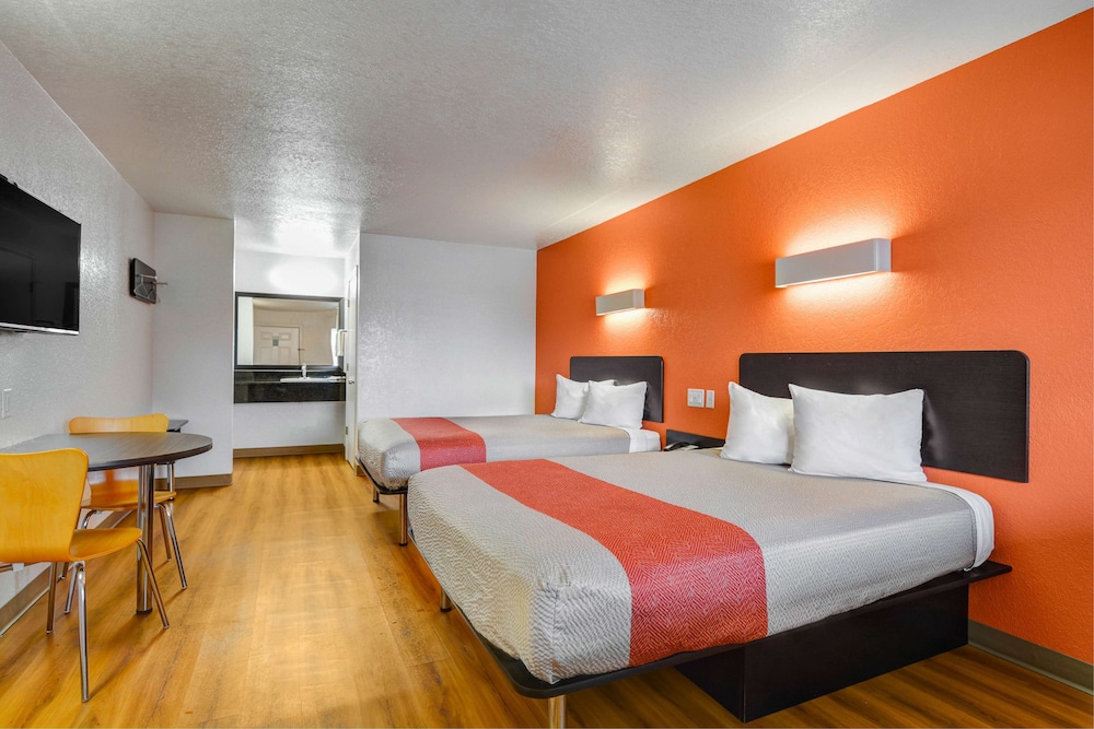 Motel6 Moultrie, GA 24/62