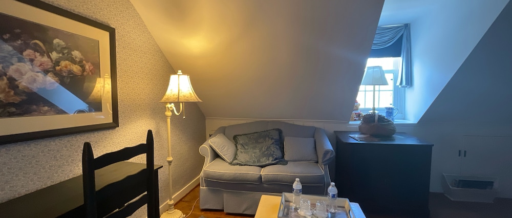 The Wayside Inn Bed Breakfast 24/50
