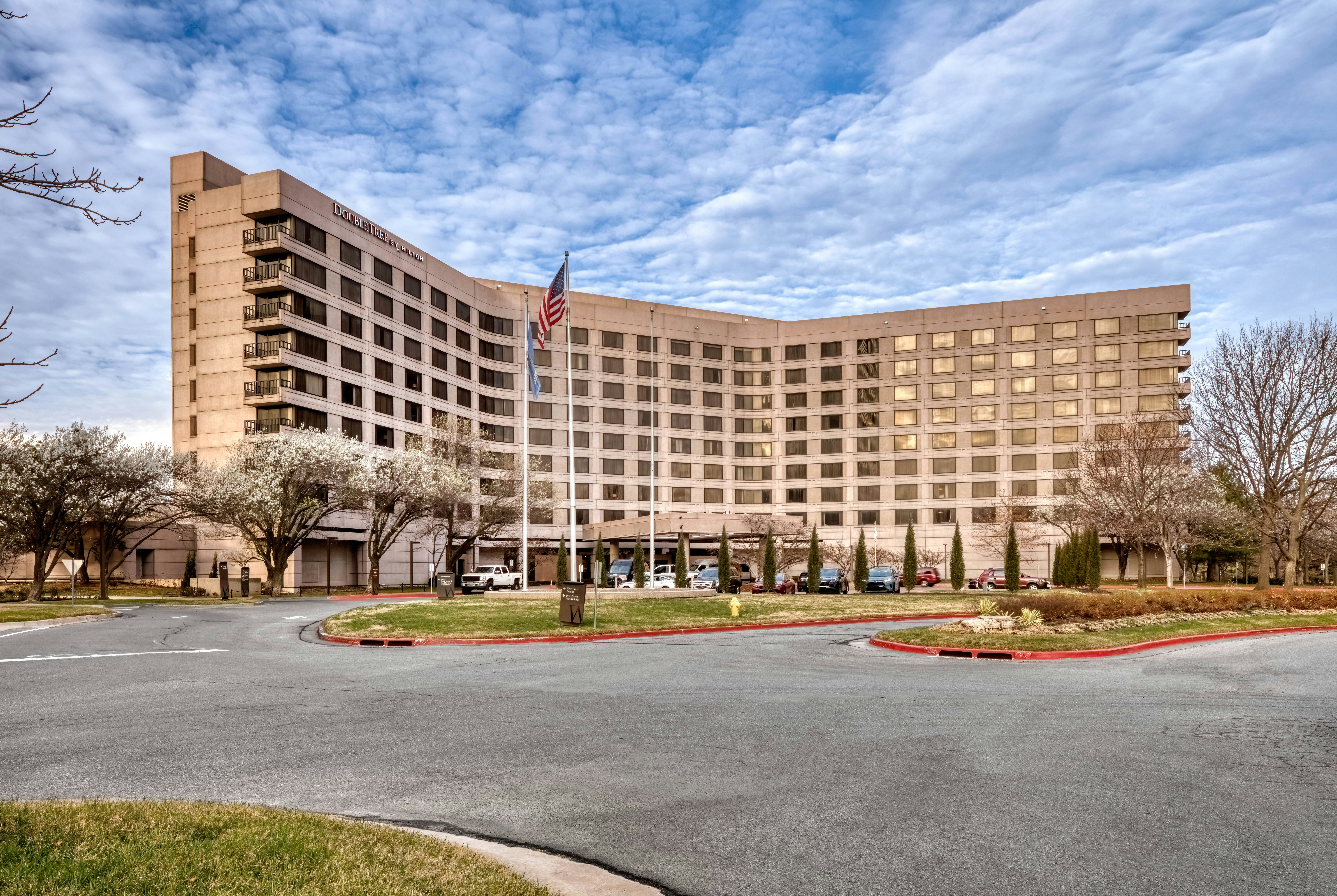 Doubletree Hotel Tulsa At Warren Place 71/72