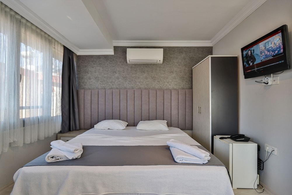 Side Gunes Hotel 17/26