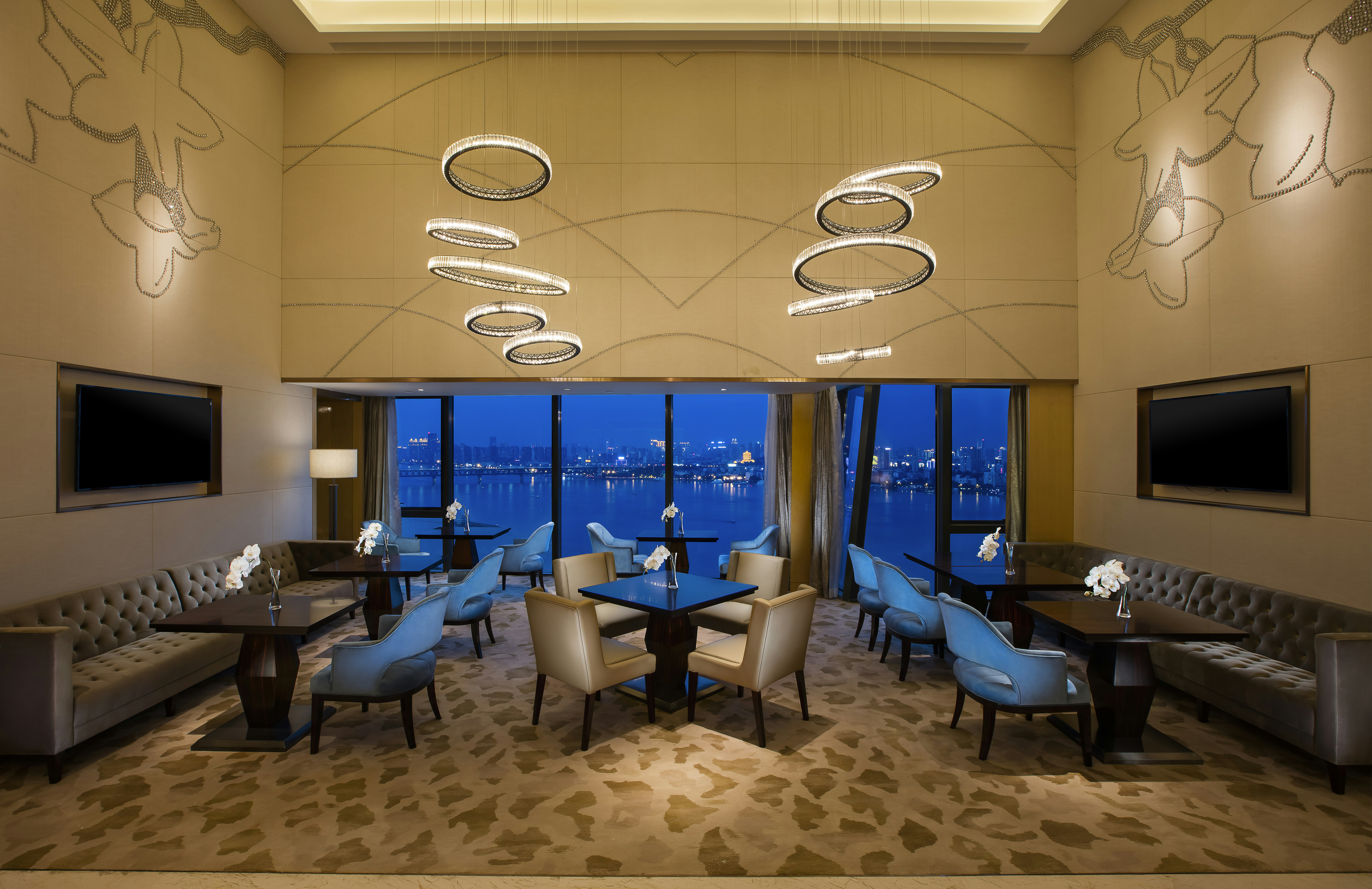 HILTON WUHAN RIVERSIDE 65/79